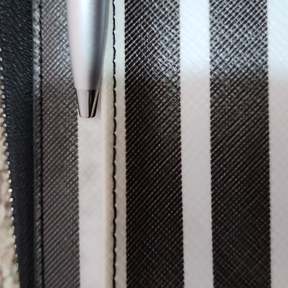 💕Michael Kors Clutch💕 - Picture 10 of 12